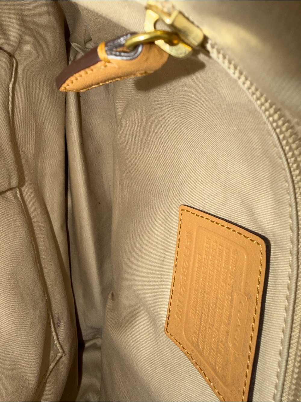 Coach Vintage Archive - Canel Leather Shoulder Bag with Front Pocket and Tassel - Picture 8 of 8